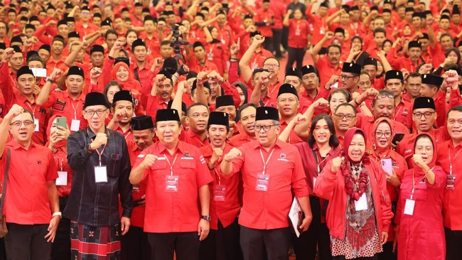 Juru Bicara PDIP Guntur Romli menungkap puluhan video dugaan kasus korupsi para petinggi negara disiapkan sebagai perlawanan upaya kriminalisasi Sekjen Hasto.