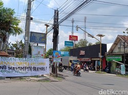 Muncul Spanduk Singgung Politik Keluarga di Pilkada Sleman, Satpol PP Copot