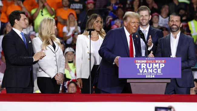 Michigan merupakan satu dari tujuh negara bagian swing states yang menjadi medan perang sengit Donald Trump vs Kamala Harris di Pilpres AS 2024 ini.
