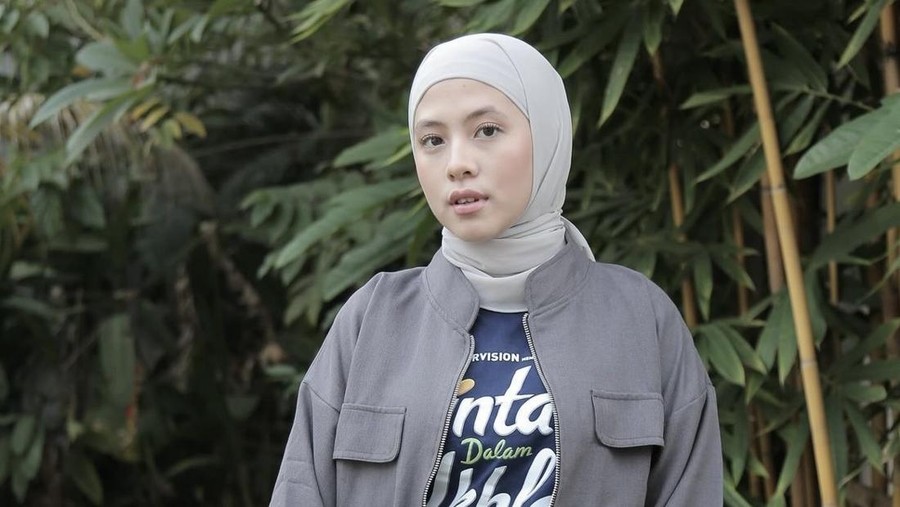 Pose Cantik Adhisty Zara Saat BBQ-an hingga Makan Donat