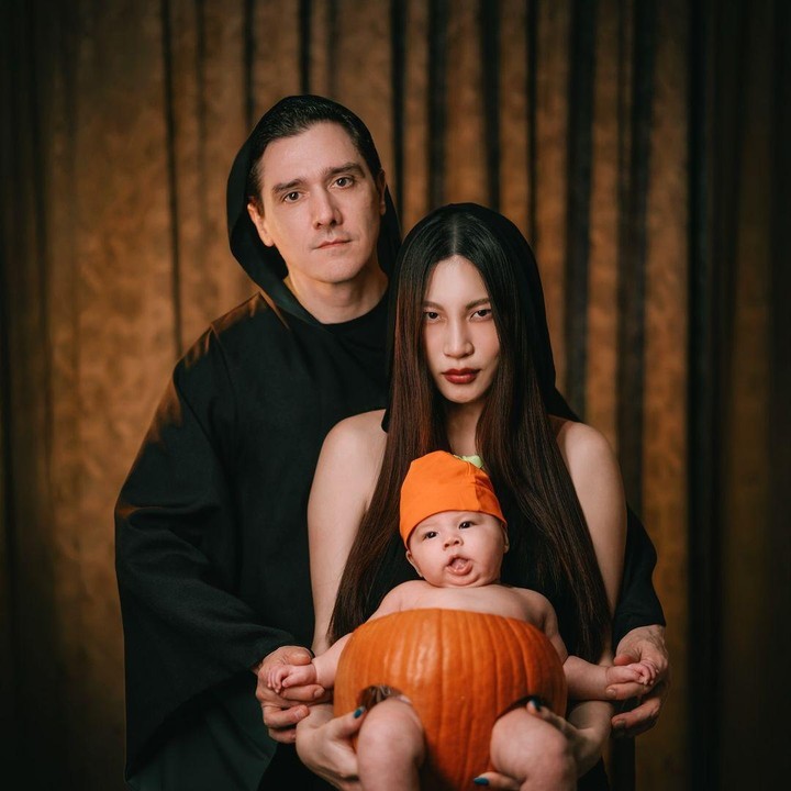 <p>Model dan presenter Patricia Gouw juga merayakan Natal pertamanya sebagai orang tua baru, Bunda. Patricia dan sang suami Daniel Bertoli dikaruniai seorang putri bernama Zoe Harper Bertoli pada 28 September 2024.</p>