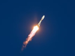 Rekor! Rusia Luncurkan 55 Satelit ke Luar Angkasa, Ada Buatan Iran