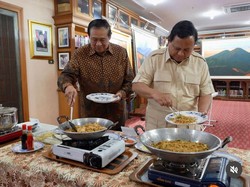 4 Momen Prabowo Makan Nasi Goreng dan Nasi Padang Bareng Tokoh Penting