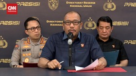 VIDEO: Pegawai Komdigi Pengendali Kantor Satelit Judi Online Ditangkap