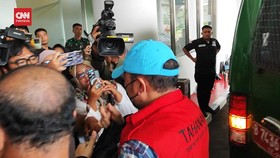 VIDEO: Tiga Hakim Terduga Kasus Suap Ronald Tannur Diperiksa Kejagung