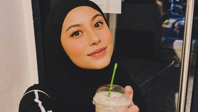 Awkarin Akui Terima Uang Saku dari Hanania, Kini Diserahkan ke Polisi