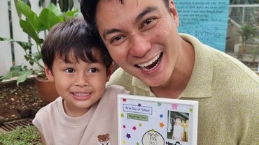 Dituding Pencitraan, 7 Potret Baim Wong Ambil Rapor Anak ke Sekolah 