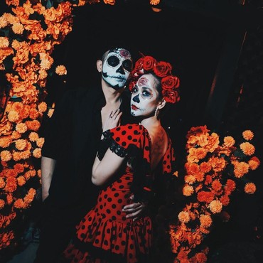 Rayakan Halloween, 7 Potret BCL dan Tiko Cosplay Jadi Hantu Meksiko