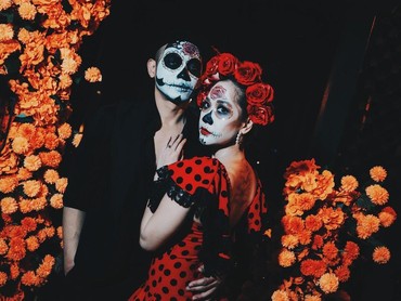 img-title Rayakan Halloween, 7 Potret BCL dan Tiko Cosplay Jadi Hantu Meksiko