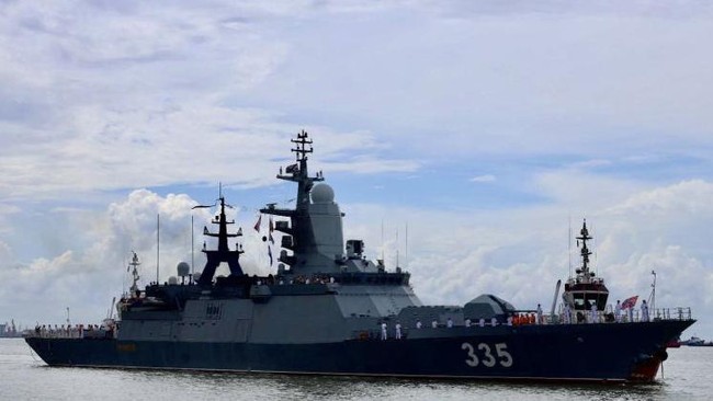 Angkatan Laut Rusia mengerahkan sejumlah kapal perang amfibi besar di dekat laut Jepang, Senin (17/2), waktu setempat.