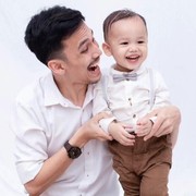 Inspiratif! 5 Kedekatan Ayah Millenial dan Anak yang Viral di Media Sosial