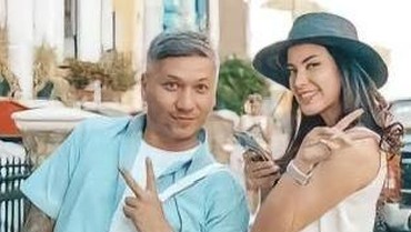 img-title Denny Darko Ramal Nasib Hubungan Gading Marten & Medina Dina yang Beda Agama
