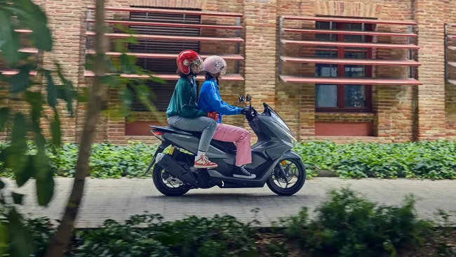 Honda resmi merilis PCX mesin 125 cc terbaru untuk konsumen di Eropa.