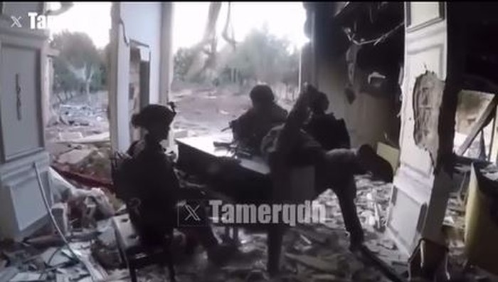 Keji! Tentara Israel Mainkan Piano Milik Perempuan Lebanon Usai Hancurkan Rumahnya