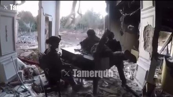Keji! Tentara Israel Mainkan Piano Milik Perempuan Lebanon Usai Hancurkan Rumahnya