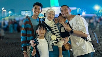 Kabar Terkini Artis dari InsertLive : Upaya Keluarga Besar Umar Syarief untuk Khatam Al-Quran Bareng Pakai Grup WhatsApp