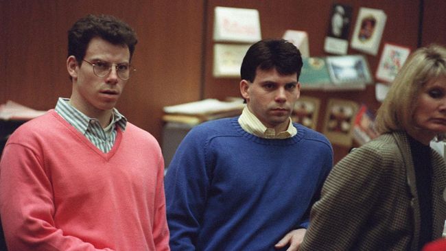 Kakak-beradik pelaku pembunuhan orang tua mereka yang diangkat jadi Monsters: The Lyle and Erik Menendez Story, kini berpeluang bebas bersyarat.