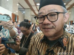 Penempatan Guru Tak Merata, Mendikdasmen Sebut Harus Sinkronkan UU