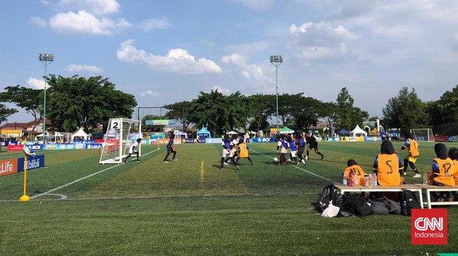 Sebanyak 1.359 atlet putri dari 85 Sekolah Dasar berpartisipasi dalam turnamen MilkLife Soccer Challenge Jakarta Seri 2 2024.