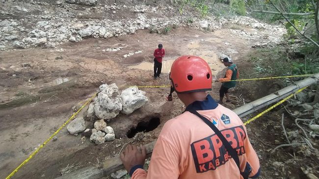 BPBD Minta Bantuan PVMBG Cek Lubang Misterius di Sungai Blitar