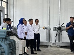 Antisipasi Banjir, Pj Gubernur Jakarta Cek Rumah Pompa Green Garden