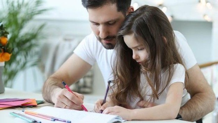 Pentingnya figur ayah dalam pengasuhan dan perkembangan anak/Foto: Freepik/freepik