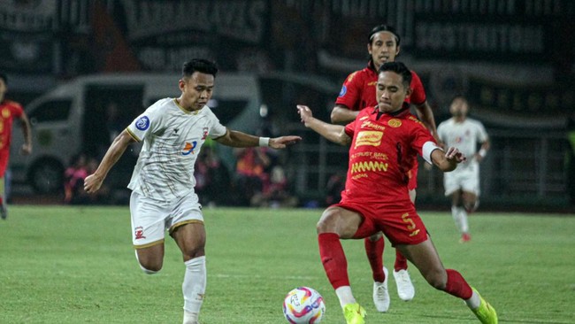 Assist berkelas saat melawan Madura United di Liga 1 bisa menjadi modal penting Rizky Ridho saat tampil bersama Timnas Indonesia melawan Jepang.