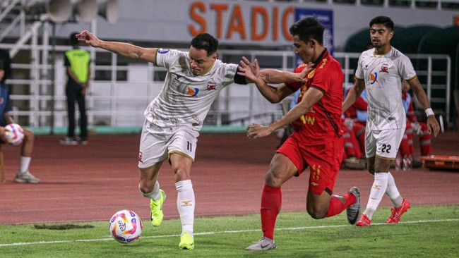 Madura United Bertahan di Liga 1 Usai Sikat Bali United 2-0 Madura United menang 2-0 atas Bali United dalam pertandingan pekan ke-33 Liga 1 di Stadion I Wayan Dipta, Sabtu (17/5).