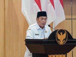 Plt Bupati Lamongan Sampaikan Jawaban atas Pandangan Fraksi R-APBD 2025