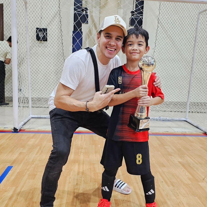 <p>"Yeay, <em>alhamdulillah</em> juada 2 <em>@globalsevillapulomas.</em> Semangat terus Raqilla, latihan terus, mudah-mudahan nanti bisa dapat juara pertama," tuturnya. (Foto: Instagram: @rio.stokhorst)</p>