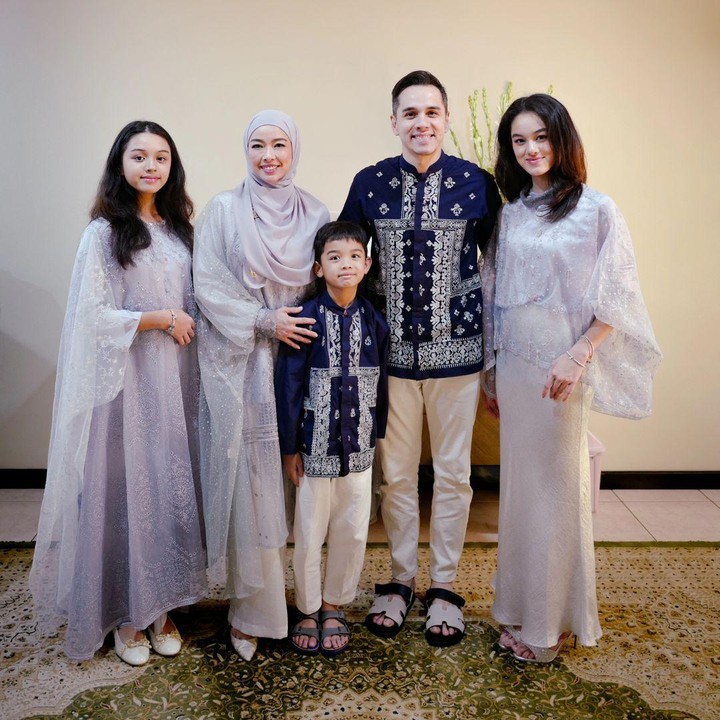 <p>Artis tampan Rionaldo Stokhorst diketahui sangat dekat dengan ketiga anaknya, Bunda. Tidak hanya berlibur, Rio bahkan selalu hadir dalam berbagai momen berharga anak-anaknya. (Foto: Instagram: @rio.stokhorst)</p>