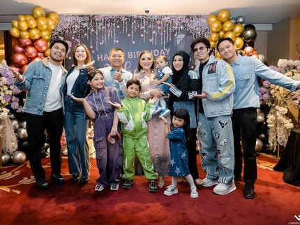 7 Potret Ashanty Rayakan Ultah ke-41, Bahagia Dikelilingi Anak dan Cucu