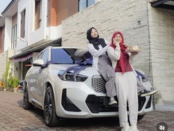 Comic 8 Revolution Sentil Arafah: Kalau Punya Mobil Parkir di Garasi