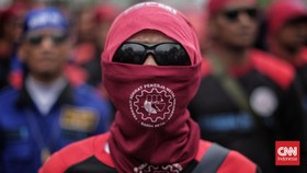 Demo Buruh di DPR Tuntut UU Ketenagakerjaan Baru dan Hapus Outsourcing