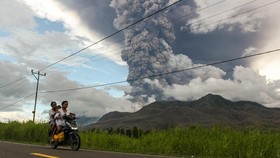 Dalam 8 Hari, Gunung Lewotobi Laki-laki di NTT Meletus 110 Kali