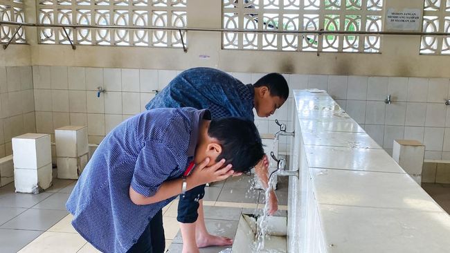 Kebersihan merupakan sesuatu yang penting dalam ajaran Islam. Berikut kumpulan hadis tentang kebersihan dan keutamaannya dalam Islam.