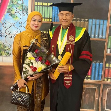 Suami Perwira TNI Wisuda S2, Juliana Moechtar Bangga