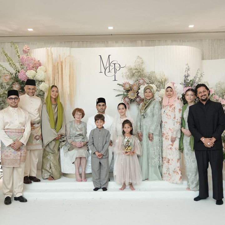 <p>Mertua Pevita Pearce ini pun mengatakan momen tersebut lebih dari sekadar pernikahan. "Ini bukan sekadar perayaan pernikahan tapi bergabungnya dua keluarga dan budaya (Malaysia-Indonesia-Wales)," tuturnya. (Foto: Instagram@meer.habib)</p>