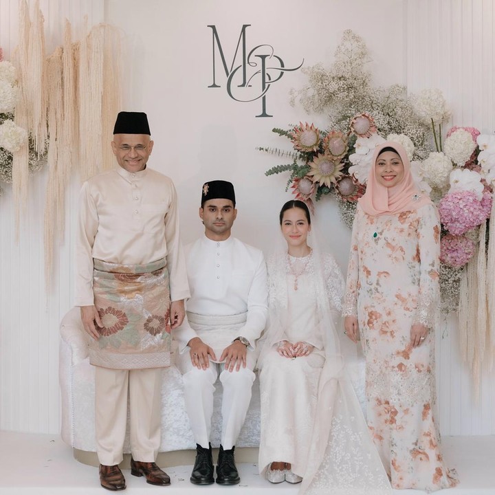 <p>Dilansir dari laman<em> CNBC Indonesia,</em> suami Pevita, Mirzan Meer adalah pengusaha asal Malaysia. Keluarganya adalah pemilik konglomerasi Habib Group, yang salah satu bisnisnya berada di industri perhiasan dengan merek Habib Jewels. Nahkoda perusahaan Habib Jewels saat ini dipimpin oleh Dato' Sri Meer Sadik Habib, yang tak lain adalah ayah Mirzan Meer. (Foto: Instagram@meer.habib)</p>