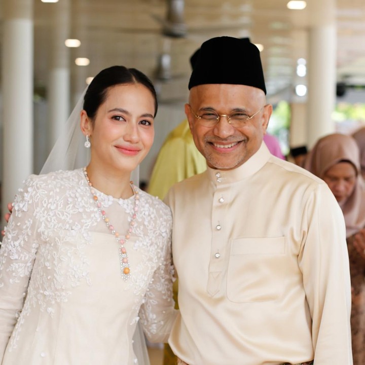 <p>Belum lama ini, sang ayah mertua memamerkan kedekatan Pevita dengan keluarga suaminya. Hal tersebut diketahui langsung melalui beberapa potret yang diunggah oleh Ayahanda Mirzan di akun Instagram pribadinya. (Foto: Instagram@meer.habib)</p>