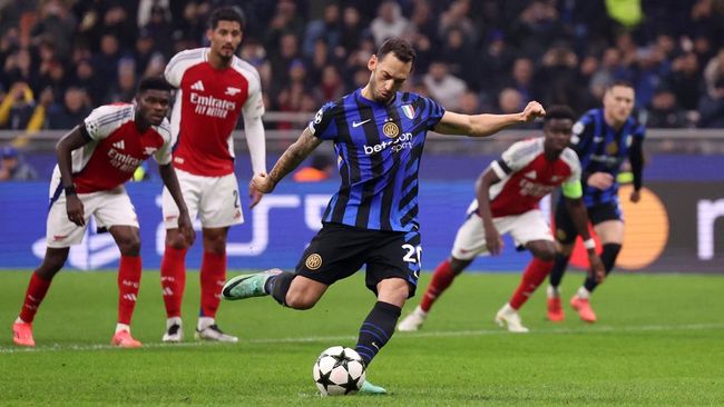 Hasil Liga Champions: Penalti Calhanoglu Bawa Inter Sikat Arsenal 1-0