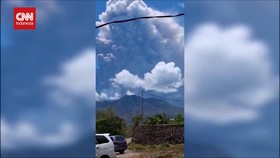 VIDEO: Gunung Lewotobi Erupsi, Kolom Abu Mencapai 8000 M, Warga Panik