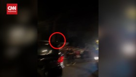 VIDEO: Mobil Bobby Dilempar Batu Usai Debat Calon Gubernur Sumut