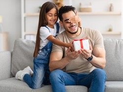 20+ Ide Kado untuk Hari Ayah yang Sederhana dan Berkesan