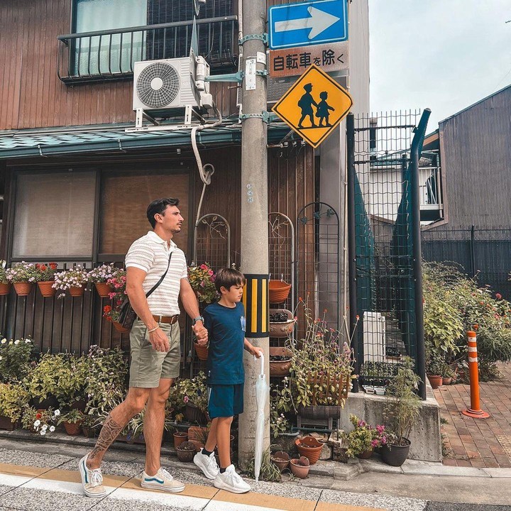 <p>Vincent Verhaag dikenal sebagai sosok Ayah sambung yang baik bagi putra Jessica Iskandar, El Barack. Vincent bahkan telah menganggap El seperti anak kandungnya sendiri. "Mengunjungi Kyoto bersama putra sulungku," katanya ketika berlibur ke Jepang bersama El Barack. (Foto: Instagram: @v.adrianto)</p>