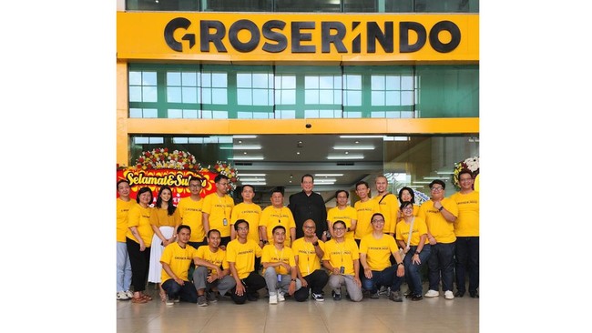 Groserindo yang berlokasi di Kalimalang, Jakarta Timur ini merupakan pusat grosir dengan harga bersaing yang menyasar pelaku UMKM hingga pemilik warung.