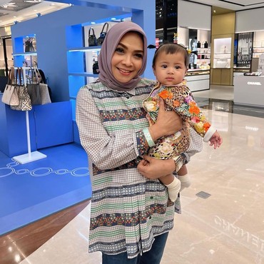 Ditegur Rieta Amilia, Sikap Pengasuh Anak Angkat Raffi Ahmad dan Nagita Disorot