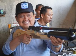 Janji Dony untuk Perajin Senapan Angin Sumedang
