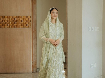 7 Potret Febby Rastanty Jalani Pengajian Jelang Nikah, Cantik & Elegan Kenakan Gaun Hijau Lembut