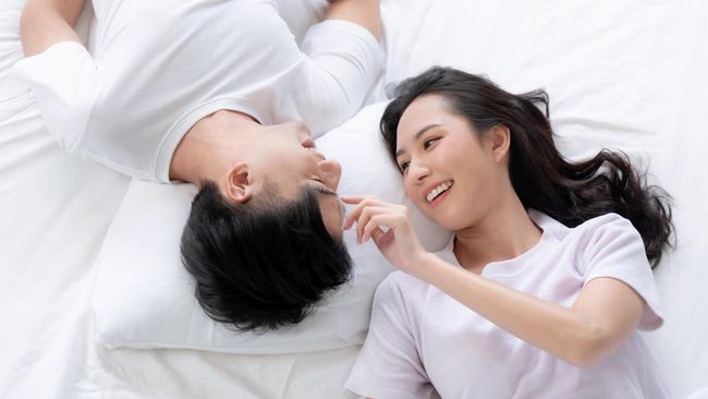 Mengenal Posisi Seks Gaya Kepiting dalam Berhubungan Intim dan Tips Melakukan hingga Risikonya